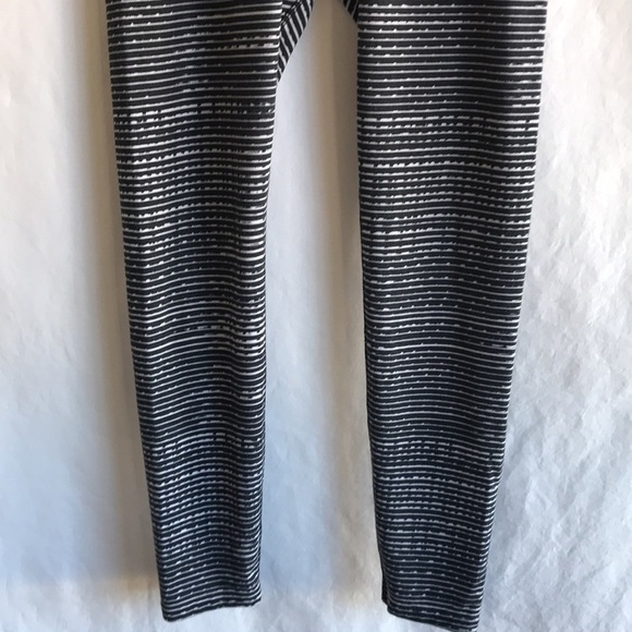 Nike black and white “Just Do It” leggings, size M - Picture 3 of 9
